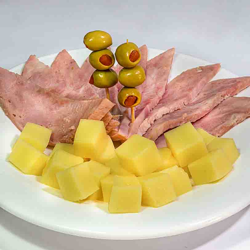 Entremés Surtido con Queso Gouda y Jamon Bravo
