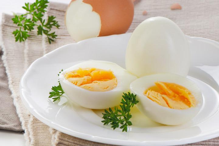 Huevos hervidos con tostada