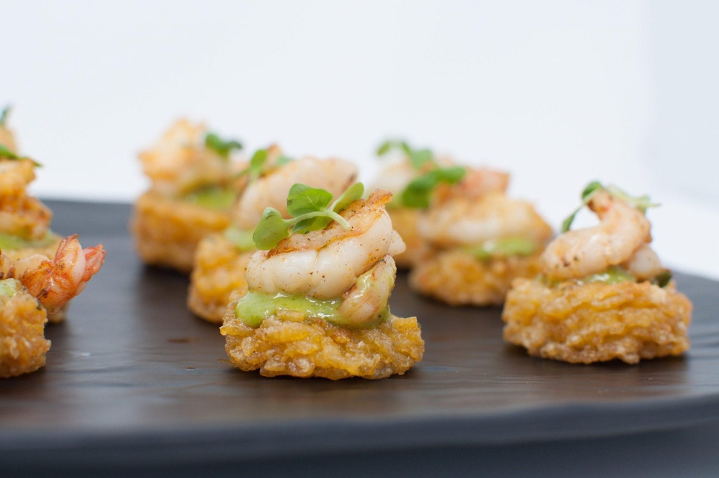 Tostones rellenos con langosta